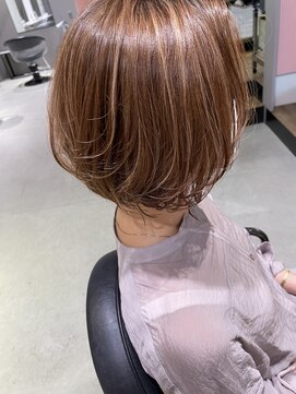 イル(il) 大人ハイライト×ショートボブ