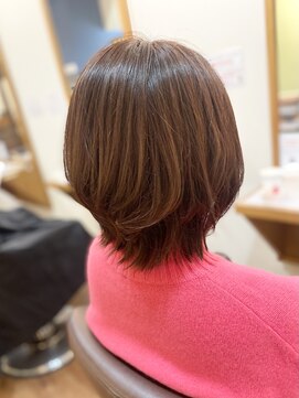 フリージア(freesia) 30代40代50代/ツヤ髪スタイル/ゆるふわミディアム