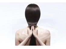 【SUBLIMIC/サブリミック】髪本来の形状に補正するというまったく新しい発想のシステムトリートメント。