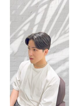 エクシア 西梅田店(EXCIA) 刈り上げセンターパート