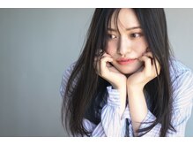 スタイリスト一人一人がお客様の髪の状態をしっかりチェックします。