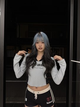 ナナ(NANA) レイヤーカット/ウルフカット/ホワイトブロンド/外ハネボブ/美髪