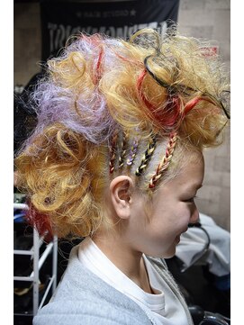 だんじり祭り コーンロウ エクステ モヒカンセット L トリックストア Trick Store のヘアカタログ ホットペッパービューティー