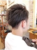 メンズヘアスタイル　アッシュカラー　アップバングショート