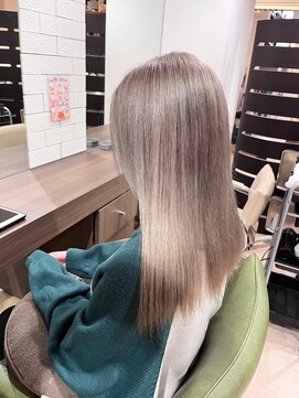 アウラ(AURA) グレージュカラー透明感カラーオリーブカラー