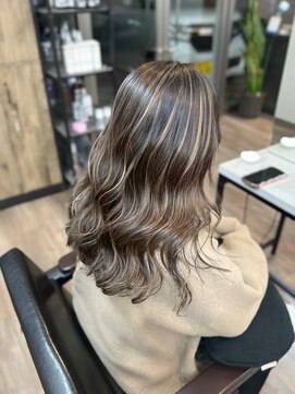 ヴィフ 大船(VIF) レイヤーカットくびれヘアカットハイライトカラーケアブリーチ