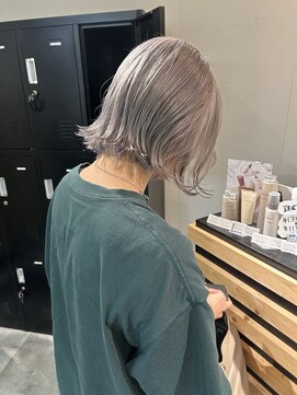 アイリー 名古屋(A/LEE) シルバーグレージュ