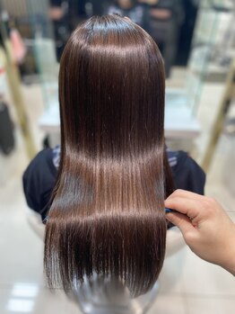 アース 鈴鹿店(HAIR&MAKE EARTH)の写真/広がりやうねりを解消し、驚くほど自然な美髪ストレートへ。貴方の髪悩みを輝きに変える。