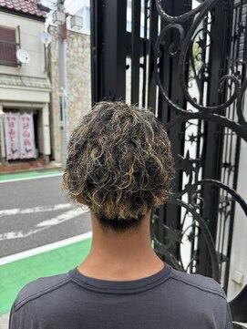 アブニール 我孫子(AVENIR) クセ毛を活かす!ツイストスパイラル × ハイライトメッシュ