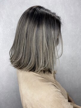 ジーナ 銀座中央通り(Zina) 【Zina】イメチェン毛先パーマ耳かけ×フォギーベージュ