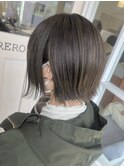 カーキベージュ×ミニボブ