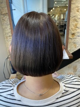 ジュエ (jouer) 小顔ミニボブ/透明感抜群アッシュオリーブ20代30代