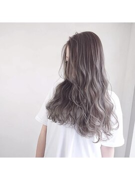 グランルシア(GRAN Lucia) ホワイトグレージュ