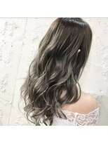 カルラ(Karra)&nbsp;アッシュブラウンハイライト