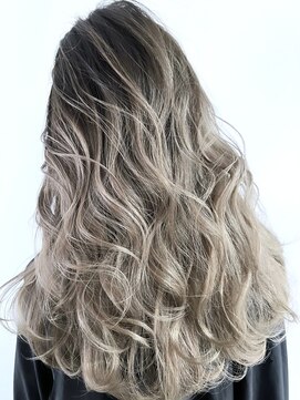 ナナ(NANA) バレイヤージュ・ベージュ・グラデーション・ケアブリーチ