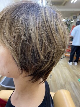 ブレイブシザー(BRAVE SCISSOR) ショートボブからウルフにヘアアレンジ途中