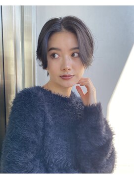 エアー 青山(AIR) 前髪あり耳掛け丸みくびれショートボブ20代30代40代50代60代
