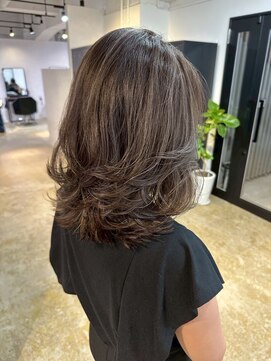 メリー オオサカ(Merly Osaka) 海外レイヤー×透け感ハイライト