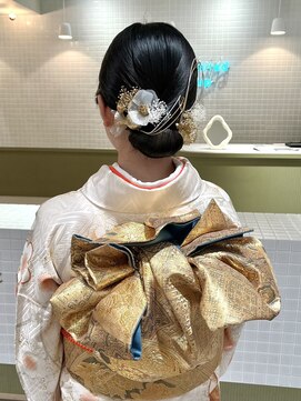 エミィ(emme) シニヨンヘア