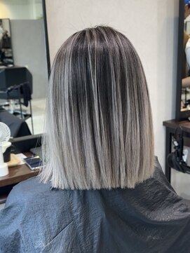 メリー オオサカ(Merly Osaka) 心斎橋/バレイヤージュ/レイヤーカット/海外レイヤー