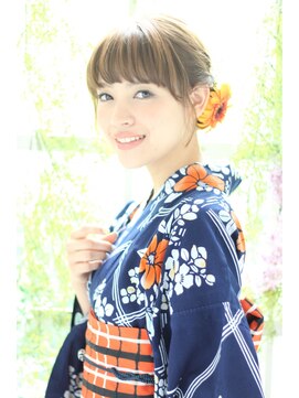 クィーンズガーデンバイケーツーギンザ(QUEEN’S GARDEN by K two GINZA) [K-two銀座]小顔にラフねじりサイドアップ夏のヘアアレンジ