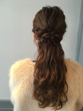 ネオリーブ クーロ(Neolive curro) 大人可愛い♪ネオハーフアップ