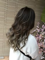 チトセ美容室(chitose)&nbsp;筋しっかりめ、グレー系ハイライトグラデーションカラー