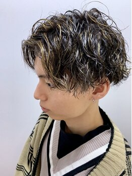 好感度MAXのmen's styleならココ!再現&デザイン性を兼ね備えたカット技術は、オトコ心に刺さるstyleを創る!