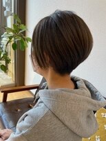 テラス(terasu)&nbsp;白髪ぼかしハイライト　刈り上げショート