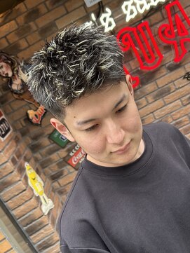 ムア(MUA) ハイライト　メンズカット　フェードカット
