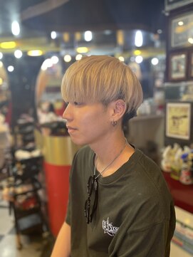 グリッツ (GLITZ) ブロンドヘア×マッシュヘア