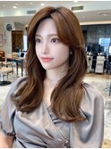 後れ毛が可愛い顔周りハイレイヤーロングチェリーブラウン