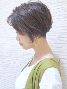 ユーフォリア バイ ホラン(Euphoria by HoLan) 大人ショートボブ/上品アッシュブラウン×イヤリングカラー