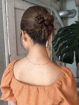 ホテリー(Hotely) 【yukina】タイトでモードなヘアセット