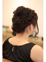 レアリス ヘアーデザイン(REALIS hair design)&nbsp;リボン編みとロープ編みで可愛くアップ