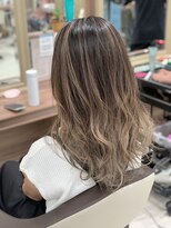 アッシュ 池上店(Ash) バレイヤージュで作るミルクティーベージュ