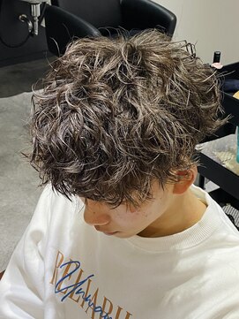 クオル 立川(QOL) スペインカール/波巻きパーマ/ツイストスパイラル/眉毛