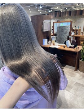 ルララドゥ プラチナグレーアッシュ+魔法の髪質改善トリートメント