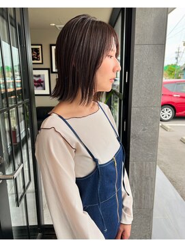 メゾン アヴァロ(Maison Avallo) ナチュラルブラウンの切りっぱなしロブ