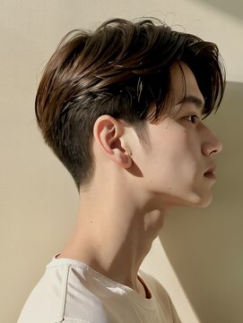 スー(suu) かき上げ前髪センター分けツーブロックサイド流し刈り上げ