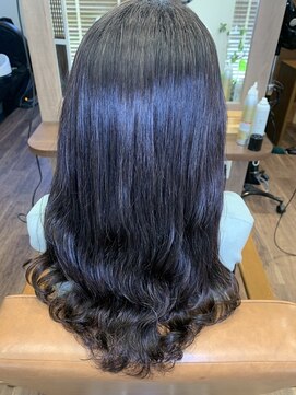 プリュム(Plume) 20代30代暗髪黒髪大人可愛い毛先ゆるふわダークカラー