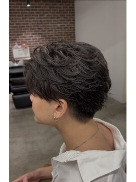 山野愛子美容室 銀座店 刈り上げすぎないテーパーフェード/フェザーパーマ/黒髪/