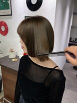 トーン(tone)&nbsp;オリーブベージュ×首が綺麗に見える前下がりボブ