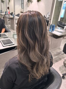 アース 元住吉店(EARTH) 大人可愛い秋色レイヤー