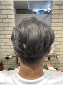 ブリーチで叶える洗練グレー！清潔感溢れるフェードスタイル