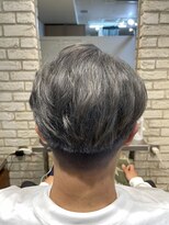 ルームス(ROOMS)&nbsp;ブリーチで叶える洗練グレー！清潔感溢れるフェードスタイル