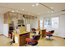 明るくゆったりと過ごせる店内