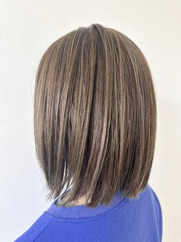 バンガロウ イー ヘア(Bungalow e hair)の写真/【白髪を隠すから活かすカラーへ】白髪染めでは出来なかった明るさや色味・デザインをご提案いたします◎