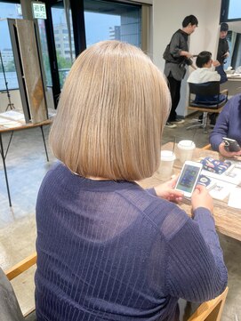 ニュート(Neut ) ホワイトベージュ/ハイトーンカラー/ケアブリーチ/ボブ/名古屋