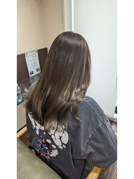 レアナ バイ ニーナ(Leana by NINA) プルエクステでロングヘア